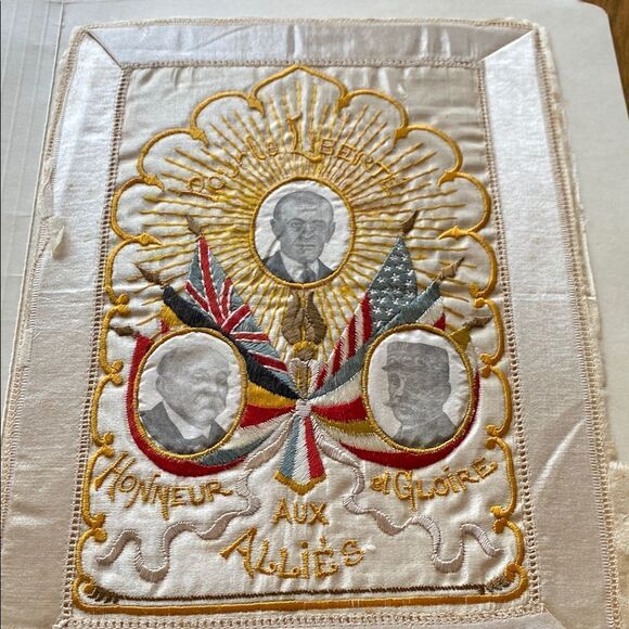Hand embroidered WW1 satin memorial - Picture 1 of 8